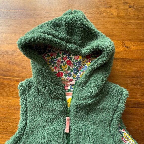 MINI BODEN Hooded Sherpa Vest Girls 6-7 122cm Green Faux Fur Floral Lining Hood - Picture 4 of 7